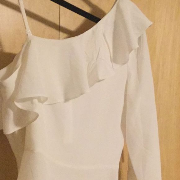 Chelsea And Walker Alina One-Shoulder Silk Top - Picture 8 of 10